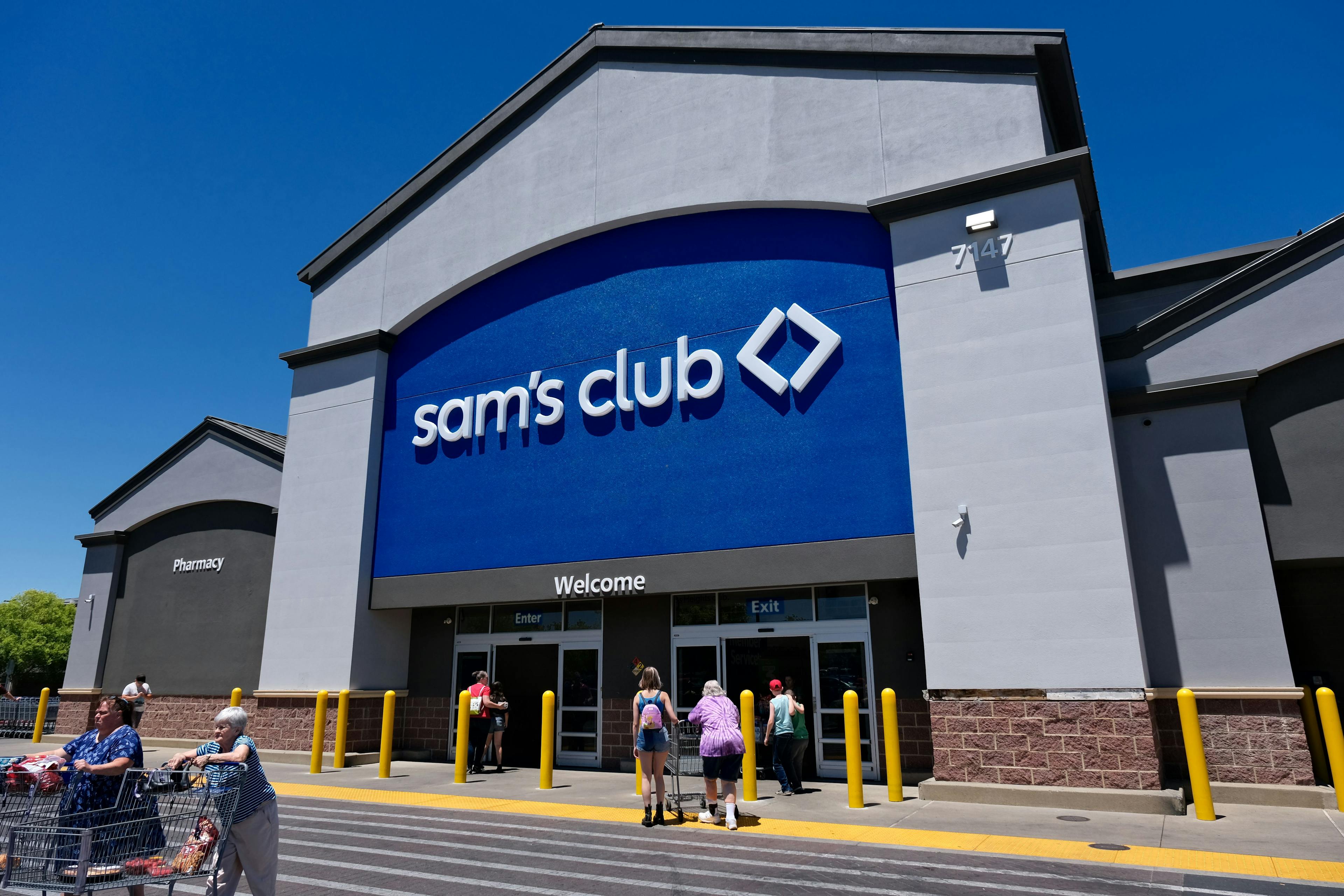 The outside of a Sam's Club store